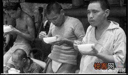 二战时美军抓到日本战俘后曾要求其脱光衣服是什么原因？
