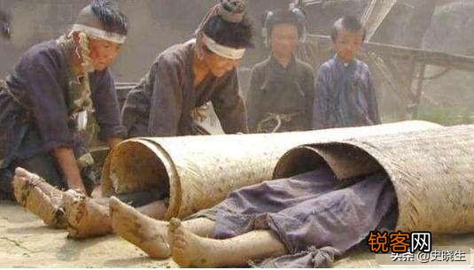 古代女子,动辄卖身葬父母,或为奴或为娼,不就是挖个坑的事吗？