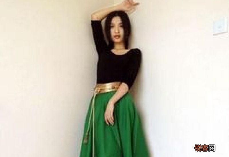 绿色的裙子配什么颜色的上衣