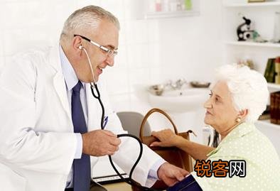 别瞎吃 老人应该看年龄吃保健品