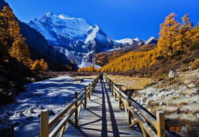 稻城亚丁在哪里个城市 稻城亚丁是什么样一个城市