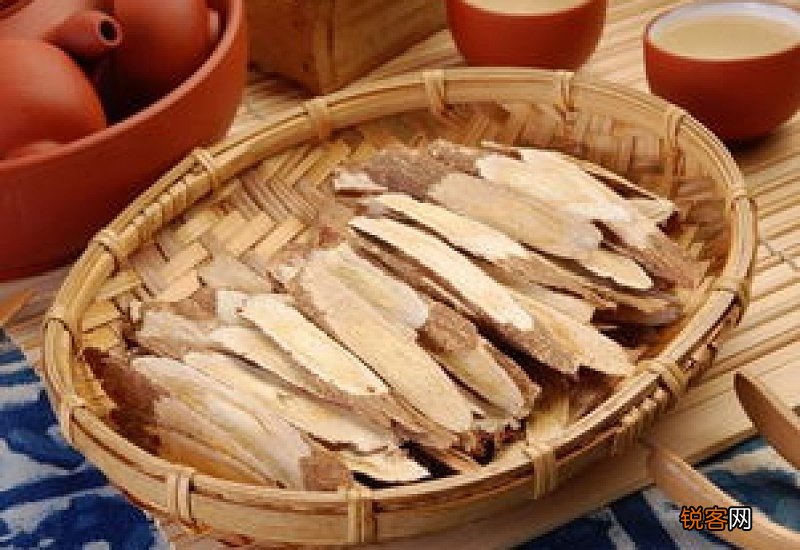 喝黄芪水大便稀是排毒吗