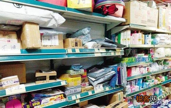 在小区里开小卖部收快递赚钱吗？