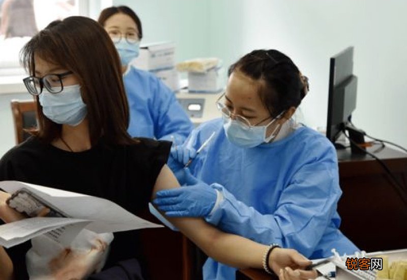 新冠疫苗可以打右胳膊吗