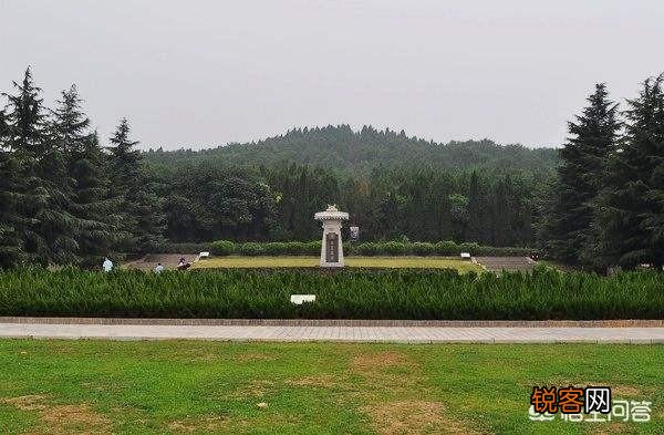 为什么秦国的都城在咸阳？而兵马俑却在临潼发现的？