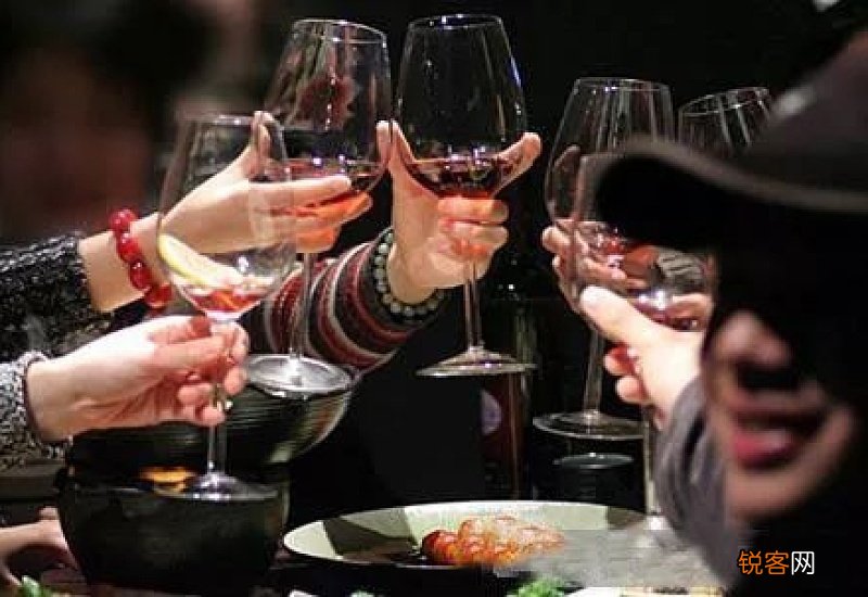 每天喝点白酒有什么好处 适当喝酒的好处是什么