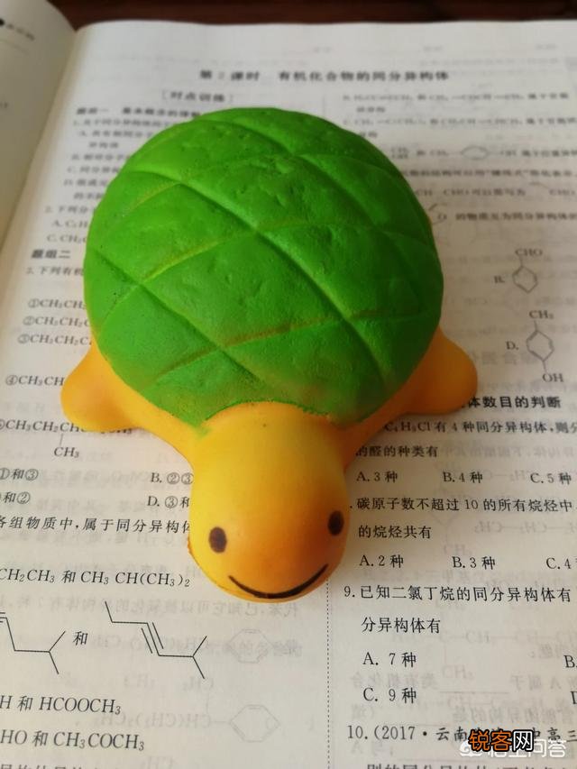 想要出试卷,有哪些能自动排版、自带题库的免费软件推荐？