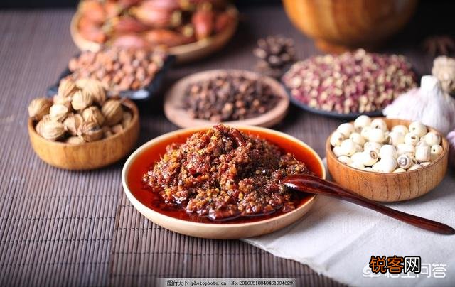 麻辣烫汤底有哪些常见的调料？