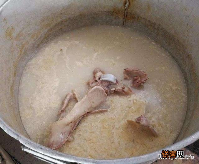 麻辣烫的锅底怎么弄才好？