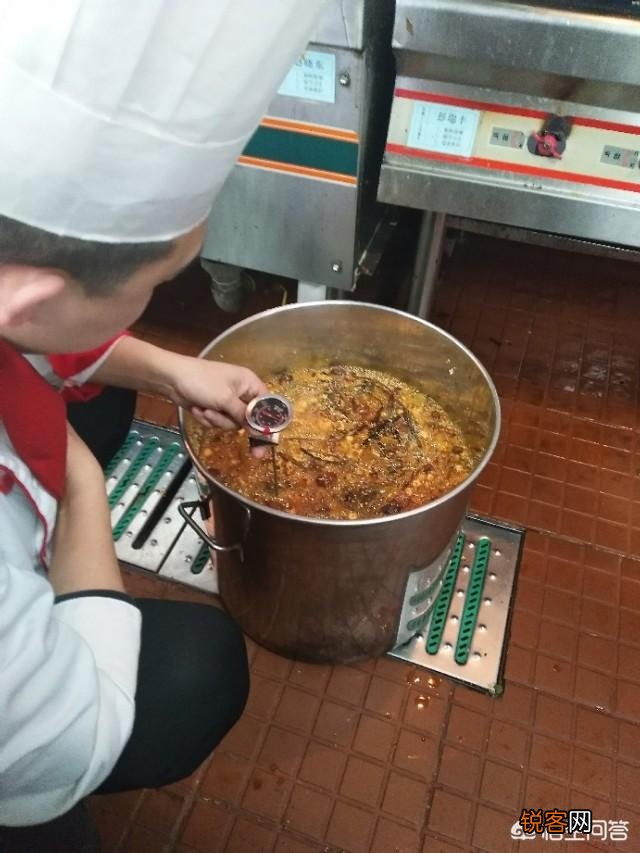 麻辣烫底料怎么制作？