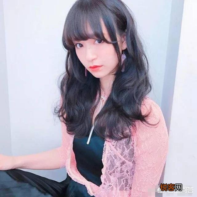 2018年各款脸型分别适合什么样的卷发？