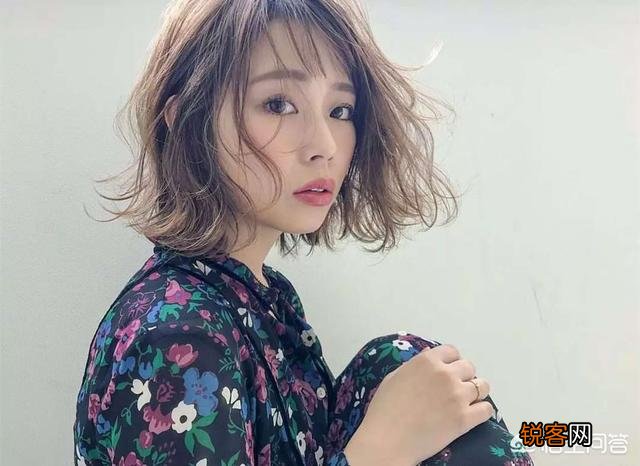 2018年各款脸型分别适合什么样的卷发？