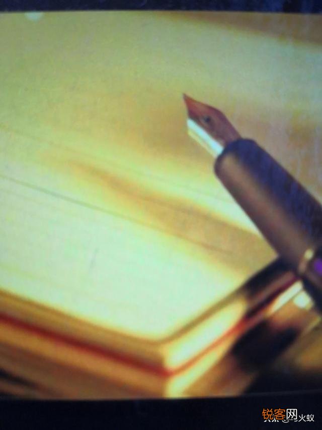 我很想写小说,但是不知道该怎么动笔,谁能说一下步骤？