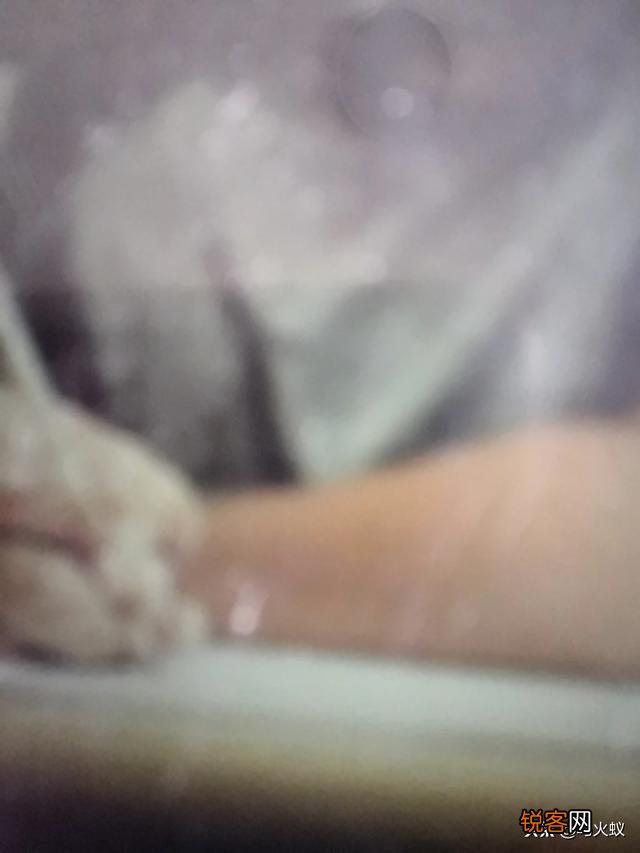 我很想写小说,但是不知道该怎么动笔,谁能说一下步骤？