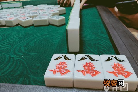 挪用公款几十万用于赌博怎么定性 顾挪用公款15万且赌博判几年