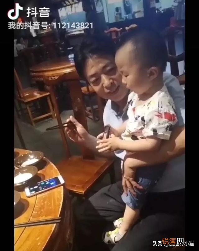 郭威亲手给奇奇和悦悦拍视频,从场景中看,郭威搬进出租房了吗？