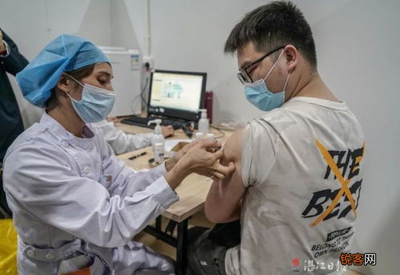 打了新冠疫苗还要继续戴口罩吗