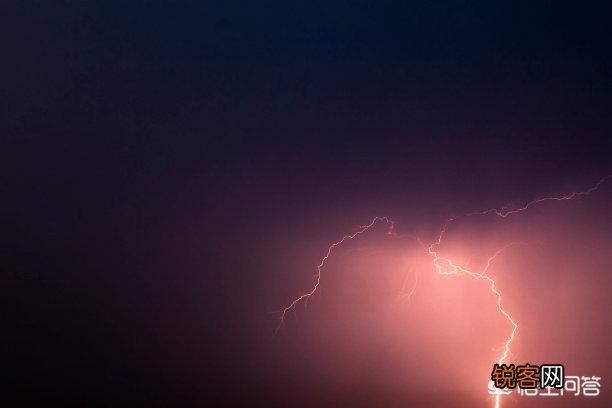 如何理解俗语:“雷打真孝子,财发狠心人”？