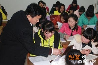 小学六年级老师无偿补课,家长与学生有权拒绝吗？