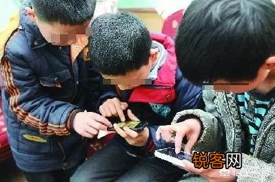 如何看待10月13日央视《焦点访谈》节目“让孩子放下手机游戏”一事,其中点名某公司缺乏社会责任感？