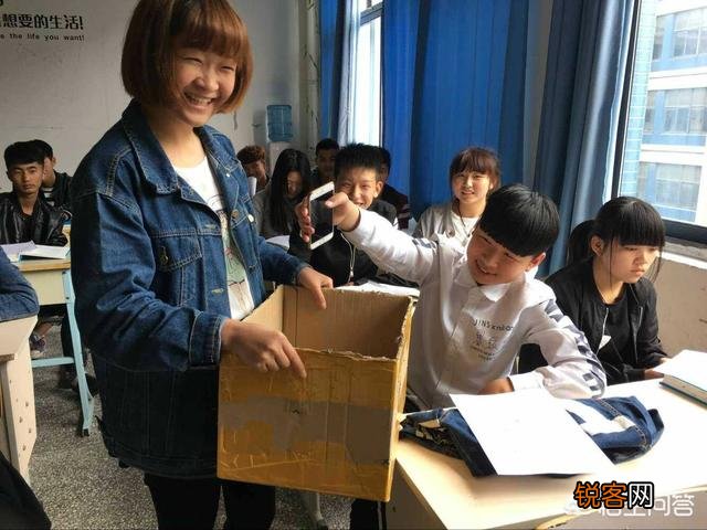 如何看待10月13日央视《焦点访谈》节目“让孩子放下手机游戏”一事,其中点名某公司缺乏社会责任感？