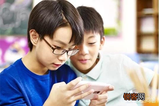 如何看待10月13日央视《焦点访谈》节目“让孩子放下手机游戏”一事,其中点名某公司缺乏社会责任感？