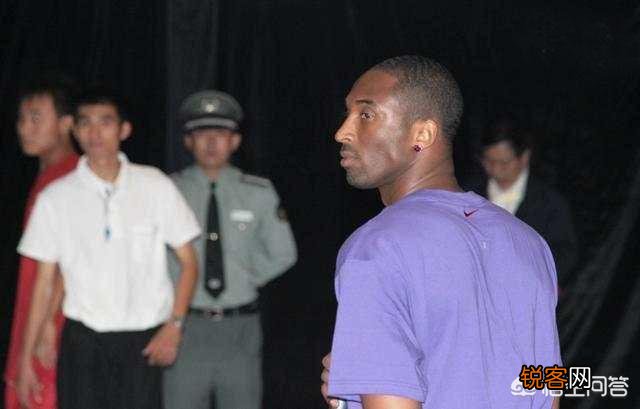 科比当年肘击球迷致其死亡,打七年官司赔偿巨款,这是怎么回事？