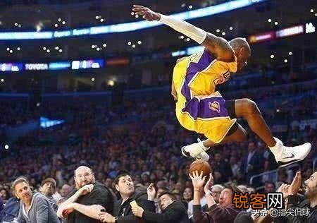 科比当年肘击球迷致其死亡,打七年官司赔偿巨款,这是怎么回事？