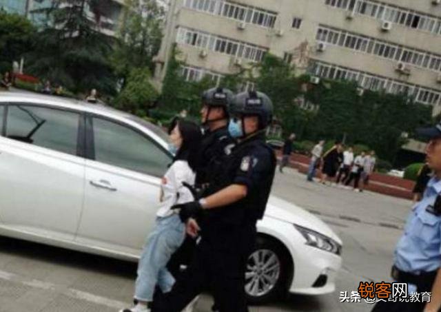 成都理工大学一女生毕业典礼砍人,是因为什么动机？