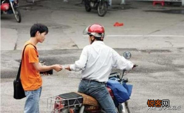 只因2元钱,广东一摩的司机把20岁乘客捅死,深层原因是什么？