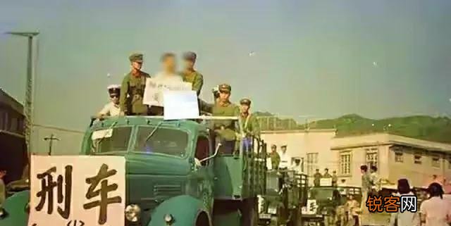 死刑犯正在执行死刑,被被害人家属一刀剌死,该怎么判？有罪吗？