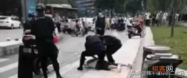 成都成华众目睽睽杀人事件,你有何看法？