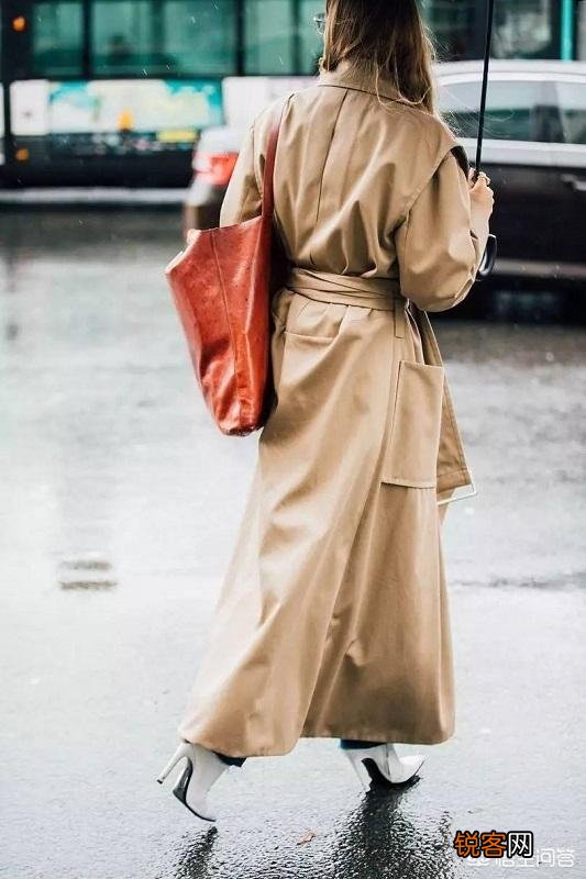 棕色包包好搭衣服吗？一般搭什么颜色？