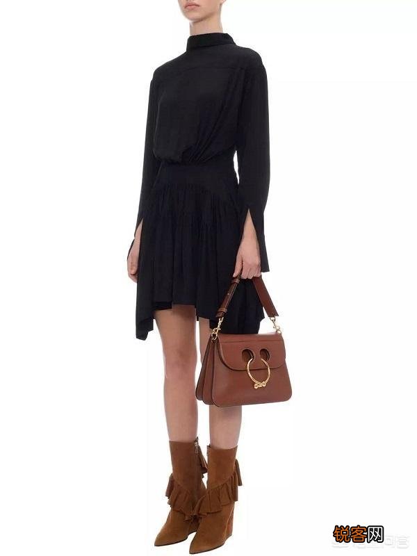 棕色包包好搭衣服吗？一般搭什么颜色？
