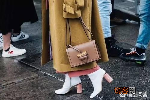 棕色包包好搭衣服吗？一般搭什么颜色？
