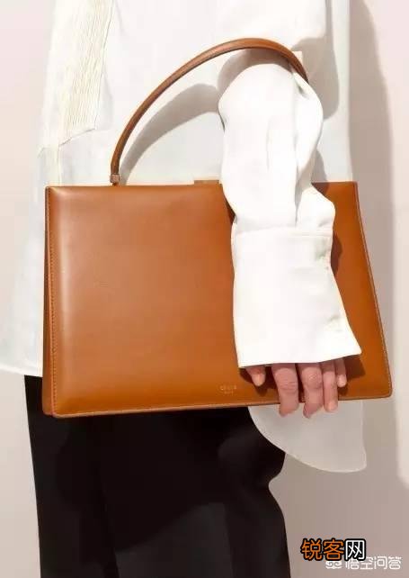 棕色包包好搭衣服吗？一般搭什么颜色？