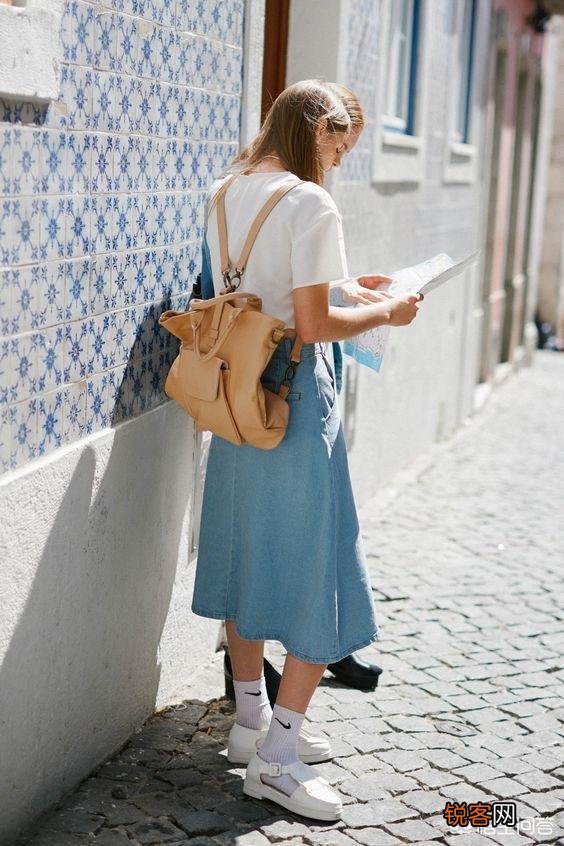 棕色包包好搭衣服吗？一般搭什么颜色？