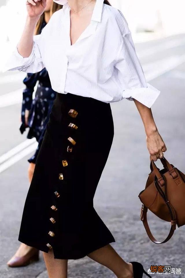 棕色包包好搭衣服吗？一般搭什么颜色？