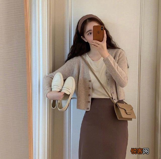 秋天里最流行的棕色系穿搭,怎么穿优雅又减龄呢？