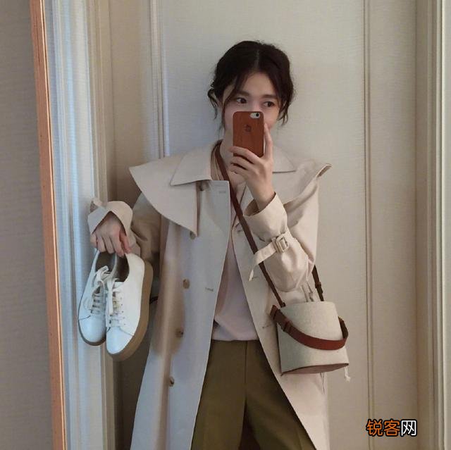 秋天里最流行的棕色系穿搭,怎么穿优雅又减龄呢？