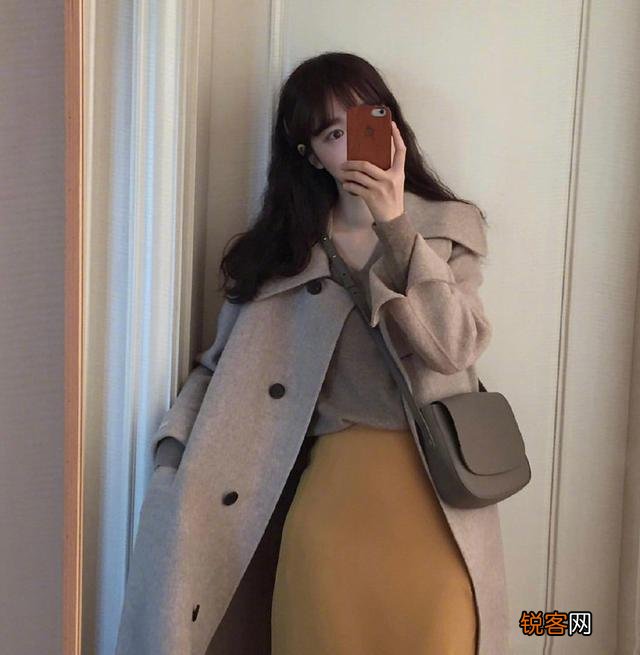 秋天里最流行的棕色系穿搭,怎么穿优雅又减龄呢？