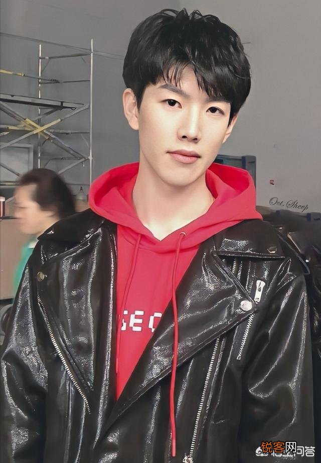 对面扎克八分八刀,气得直喷TS“滚回LPL”！TheShy滑板鞋到底有多猛呢？