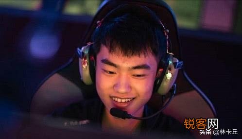 洲际赛Xx强追滑板鞋被认为上头,棍子哥直言凭什么不追,这波是猫咪的锅,你觉得呢？