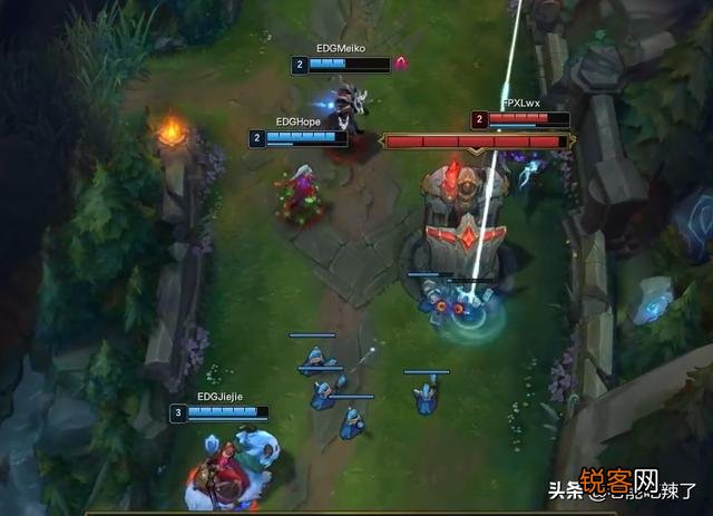 为什么lpl都要抢滑板鞋。感觉效果并不好,后期a人跟针灸一样？