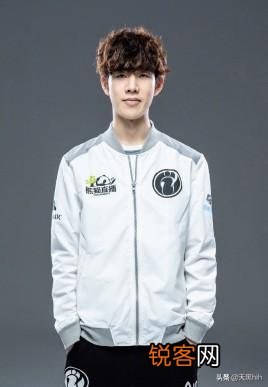 英雄联盟：theshy白劝了,职业选手纷纷上单滑板鞋,战绩却惨不忍睹。你怎么看？