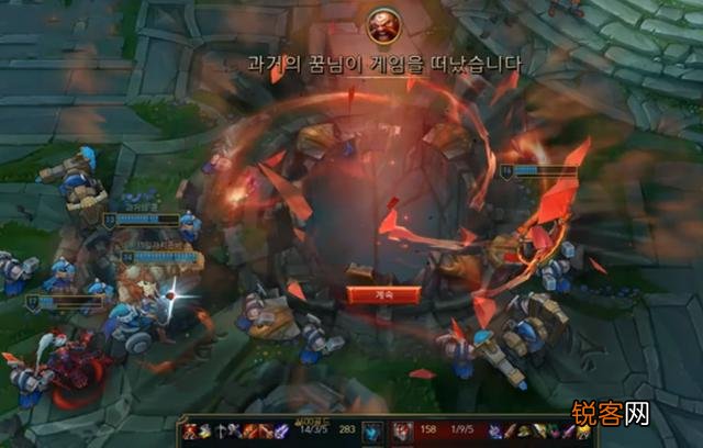 Theshy“血刀流”滑板鞋问世,8分钟压对面4级,3000的血刃成为关键,如何点评？