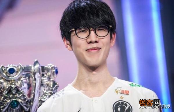 33分钟爆发108人头,Theshy滑板鞋躺赢,霸哥却惨了,1-13当场“退役”,他们表现如何？