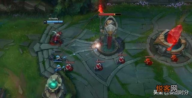 Theshy连玩两局滑板鞋,却建议粉丝：操作系数过高,最好ban掉,这英雄强吗？