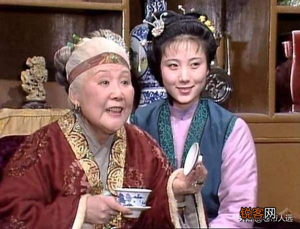 贾母\＂矮化\＂黛玉和三春,当众夸赞宝钗\＂高贵\＂!这是支持\＂传说\＂的\＂金玉良缘\＂吗？