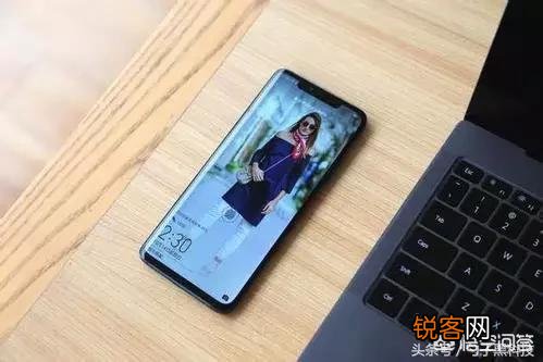 小米9和荣耀V20,哪部手机更有创新精神？